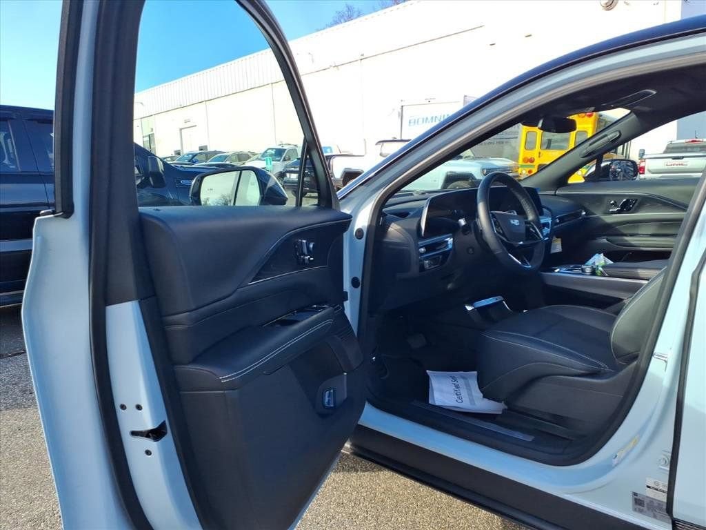 2025 Cadillac LYRIQ Sport 1