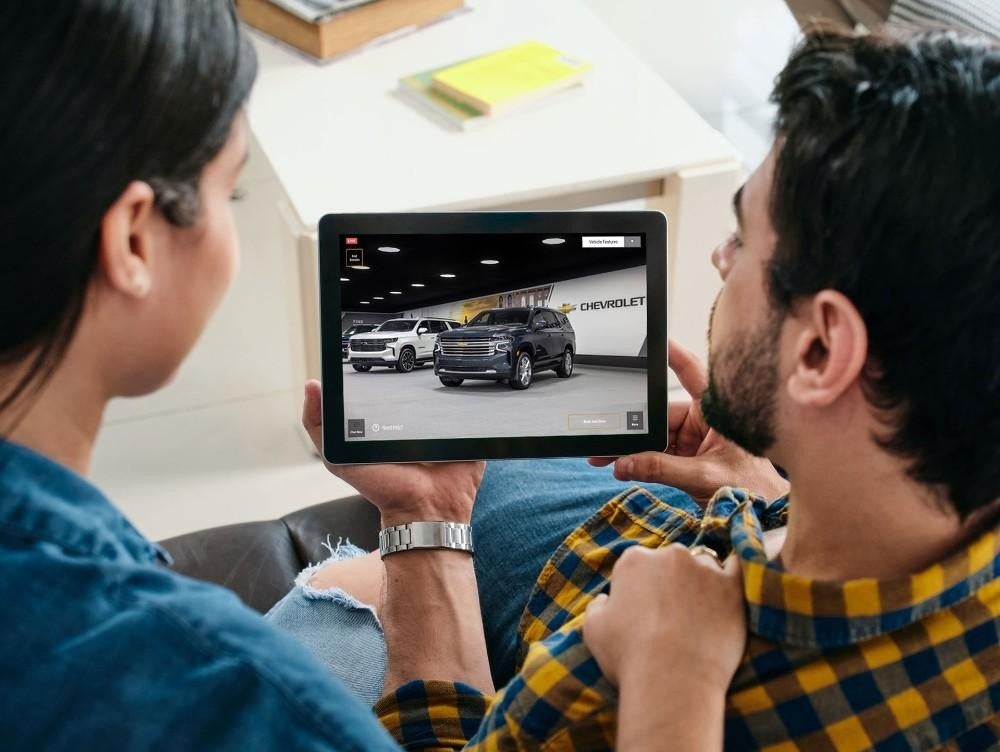 customers on phone Bomnin Buick GMC Nanuet in Nanuet NY